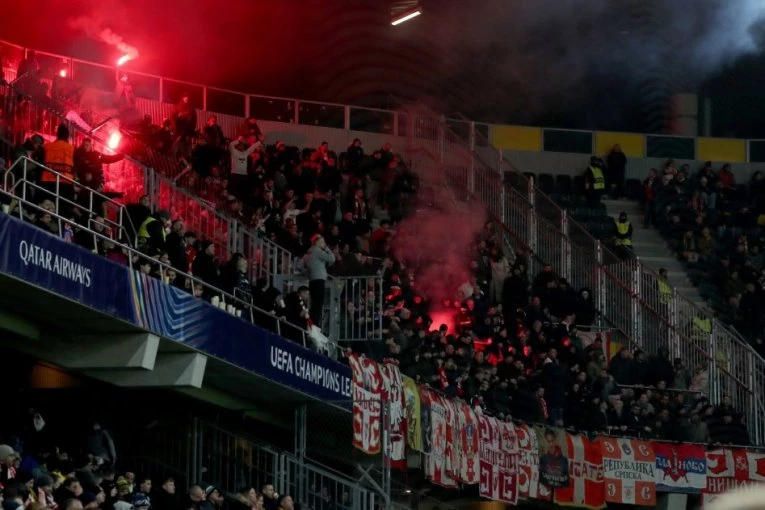 STADION JE EKSPLODIRAO! Kanga i delije slavile gol, ALBANAC TRAŽIO SVOGA BOGA, pa ga obezbeđenje SPASAVALO (VIDEO)