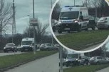 POVREĐENA DEVOJKA (25) U NESREĆI KOD PETROVARADINA! Sudarila se dva automobila, žena prevezena u Urgentni centar! (VIDEO)