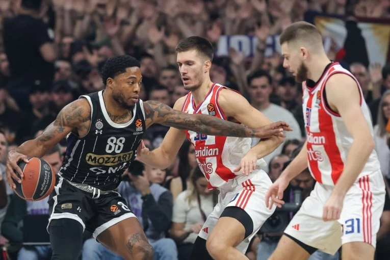 KRUG SE SUŽAVA, ALI TEK SAD SLEDI PRAVA BORBA! Crveno-beli se ušunjali u plej-of zonu, Partizan ISPOD CRTE