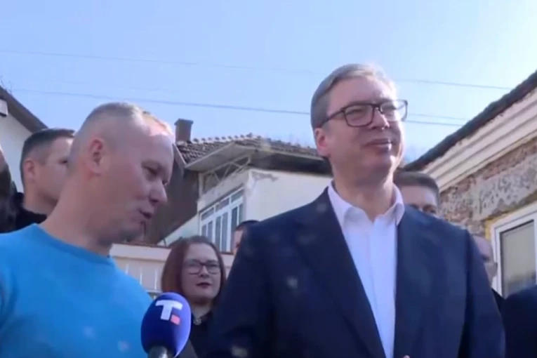 NAROD POZDRAVIO VUČIĆA U ALEKSANDROVCU: Vi ste ovu zemlju podigli iz pepela, nikada se nije živelo bolje nego sada (VIDEO)