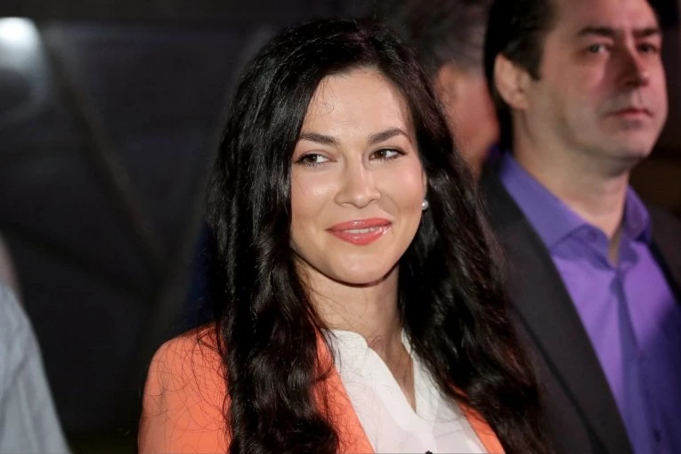 NAJLEPŠA VEST DANAS! Porodila se naša glumica - na svet donela treće dete, procurila PRVA FOTKA iz porodilišta! (FOTO)
