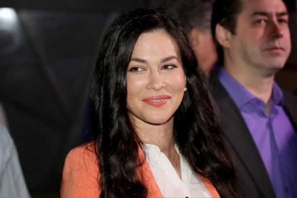 NAJLEPŠA VEST DANAS! Porodila se naša glumica - na svet donela treće dete, procurila PRVA FOTKA iz porodilišta! (FOTO)