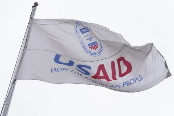 Svim zaposlenim u USAID u Vašingtonu rečeno da ne dolaze na radna mesta