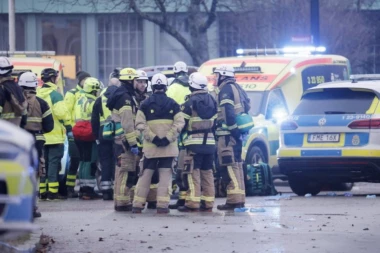 "IZVELA SAM 15 UČENIKA I POČELI SMO DA TRČIMO!" Učiteljica opisala horor u školi u Švedskoj! (FOTO/VIDEO)