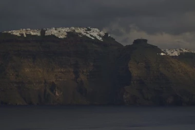 NE PRESTAJU NEVOLJE NA SANTORINIJU: Pored zemljotresa i vulkana, izdato upozorenje na još jednu prirodnu katastrofu (VIDEO)