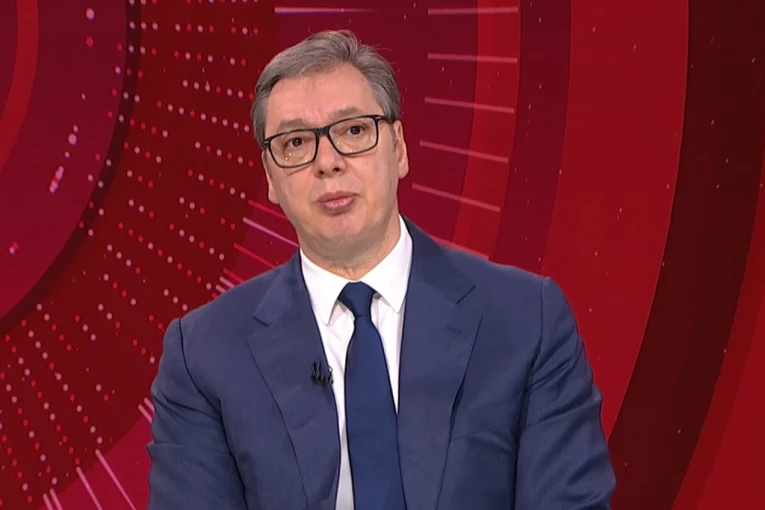 VUČIĆ O PROSVETNIM RADNICIMA: Srećan sam što su svi dobili plate kao da su radili ceo januar, za februar će biti drugačije!