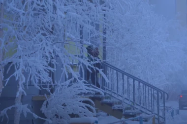 TEMPERATURE SE SPUŠTAJU I NA -70: Jutjuberka pokazala kako izgleda tipičan dan u jednom od najhladnijih gradova na svetu (VIDEO)