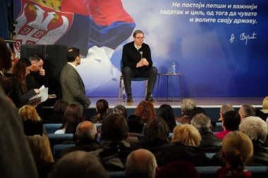 "PROGRAM STANOVA ZA MLADE JE NADA ZA SRBIJU"! Vučić razgovarao sa narodom u Molu!