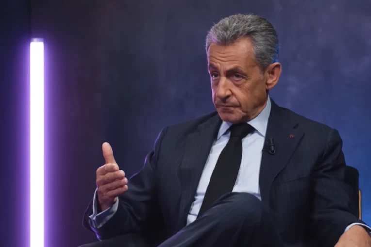 SANKCIJA BEZ PRESEDANA ZA BIVŠEG ŠEFA DRŽAVE: Nikola Sarkozi od danas nosi elektronsku nanogicu