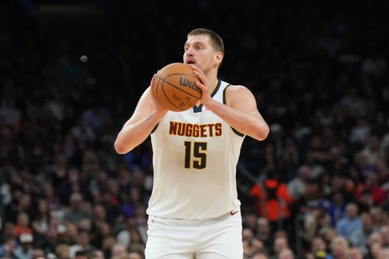 DENVER PREGAZIO SANSE: Jokić se igrao sa Finiksima, falila mu asistencija novog tripl-dabla! (VIDEO)