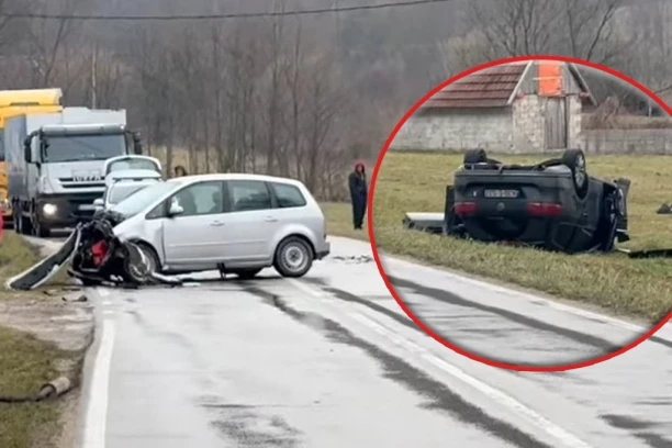 IMA MRTVIH I TEŠKO POVREĐENIH! Stravična nesreća, automobili uništeni, jedan leteo nekoliko metara! (UZNEMIRUJUĆI VIDEO)