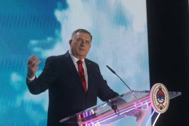 "MI ĆEMO DANAS POLICIJOM I NAŠIM PRAVOSUĐEM BRANITI USTAV!" Milorad Dodik se obratio narodu Banjaluke nakon sramne presude!