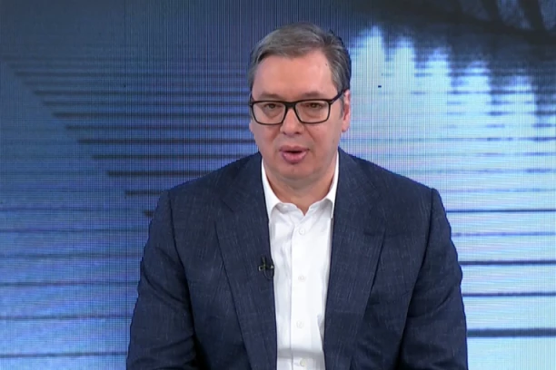 PREDSEDNIK VUČIĆ U DOLJEVCU! Obilazi  poljoprivredno gazdinstvo porodice Vidulović!