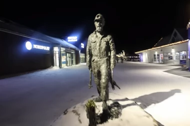 TVRDI SE DA JE NA OVOM MESTU UMIRANJE ZABRANJENO: Najseverniji grad na planeti krije mračnu tajnu, naučnici ostali šokirani otkrićem (VIDEO)