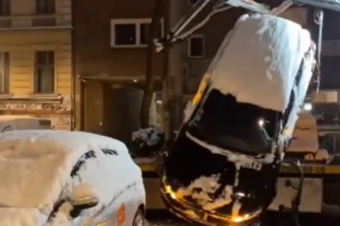 SKUPA PARKING KARTA KOJU ĆE PLATITI GRAD: Evo kako će jedan Berlinac dobiti potpuno nov auto (VIDEO)