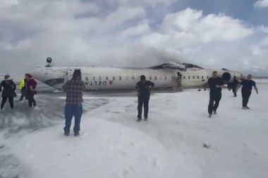 NAJMANJE 18 POVREĐENIH, TROJE, MEĐU KOJIMA JE I DETE, U KRITIČNOM STANJU! Novi detalji pada aviona na aerodromu u Torontu!