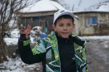 HVALA SRBIJO MOJA, USKORO KREĆEMO SA IZGRADNJOM! Mali Stefi i njegov deka dobijaju NOVU KUĆU! (VIDEO)