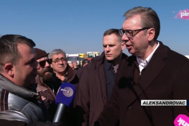 VUČIĆ U POSETI BRANIČEVSKOM OKRUGU! Predsednik razgovorom sa običnim narodom započeo današnje putovanje (VIDEO)