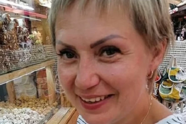 OLGA ISPALA IZ VOZA I POGINULA! Želela da se slika kraj turističke atrakcije, nije joj bilo spasa