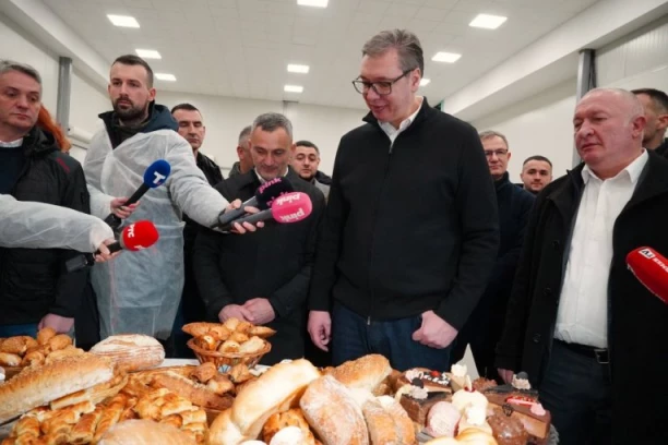 "BUREK JE SAMO S MESOM!" Vučić objavio snimak posete Braničevskom okrugu: Ljudi nam se vraćaju u Srbiju! (VIDEO)