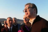 VUČIĆ OBILAZI GAZDINSTVO PORODICE VUJOVIĆ: Predsednik u selu Carevac!: ""Do nedelje ćemo imati 53 lekara koja su se vratila u Srbiju"!