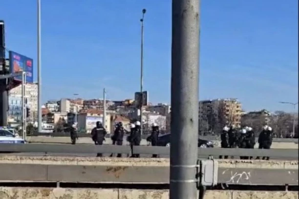 POTPUNO BLOKIRANA AUTOKOMANDA! Policija nikome ne da da prođe, A OVO JE RAZLOG (FOTO, VIDEO)