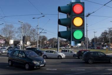 OD DANAS VAŽE NOVINE U KRUŽNOM TOKU NA AUTOKOMANDI! Postavljeni su semafori, EVO kako će sve funkcionisati!