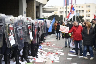 PET POLICAJACA POVREĐENO U NOVOM SADU!