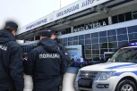 PUTNIK KRENUO NA ZELENI IZLAZ, A ONDA SU MU CARINICI OTVORILI KOFER! Unutra su našli OVO! (FOTO)