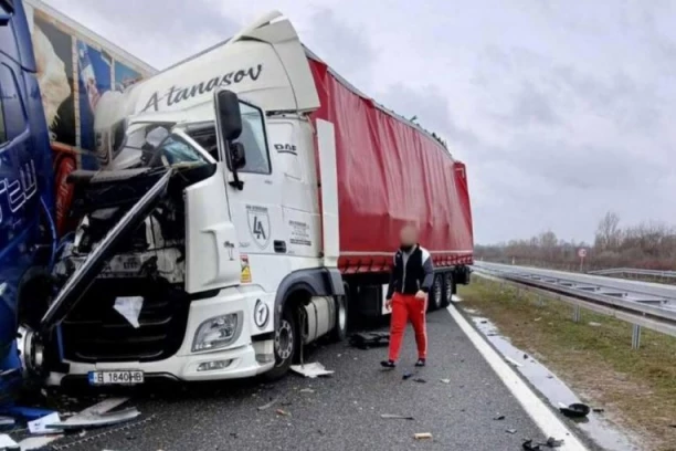 JEZIVA NESREĆA NA GRANICI SA HRVATSKOM! Šleperi potpuno slupani, očekuju se zastoji na prelazu! (FOTO)