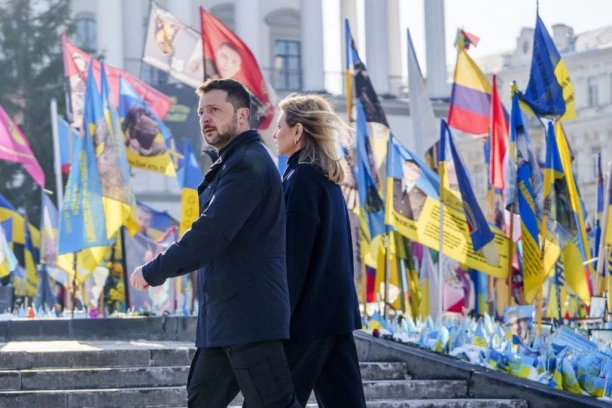 KO JE MOĆNA ŽENA KOJA STOJI IZA UKRAJINSKOG PREDSEDNIKA ZELENSKOG? Evo šta je uradila kad ga je Tramp brutalno ponizio u Beloj kući! (FOTO GALERIJA)