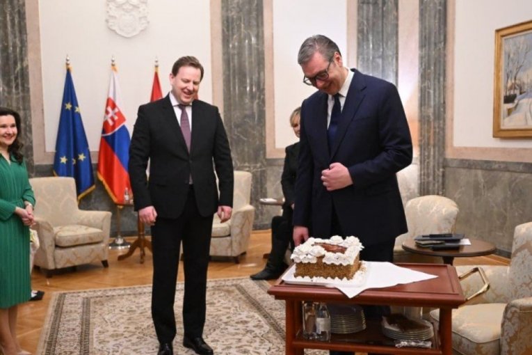 PELEGRINI NAJAVIO SASTANAK SA VUČIĆEM! Slovački predsednik čestitao svom srpskom kolegi rođendan i priredio mu veličanstvenu malu proslavu (FOTO)