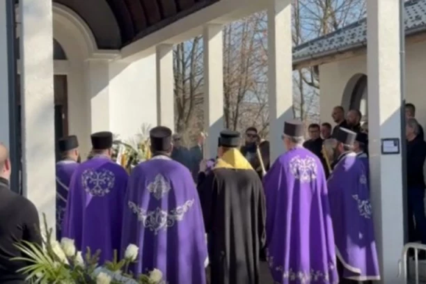 JECAJI PORODICE SAŠE POPOVIĆA ODZVANJAJU TOKOM OPELA! Grandovi im pružaju PODRŠKU, Lepa Brena odmah reagovala! (VIDEO)