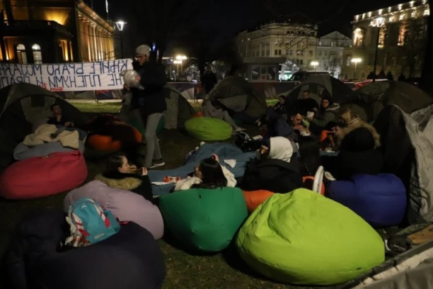 "SVAKA VAM ČAST, ČEKAMO VAS TOLIKO DUGO": Oduševljeni građani pružaju podršku studentima koji žele da uče!