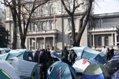 ZAHTEVAJU OBUSTAVU BLOKADA JER HOĆE DA UČE! Studenti pored ispunjenja zahteva žele još nešto: Dodjite tačno u 13 časova!