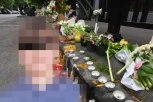 SCENE KOJE KIDAJU DUŠU! Roditelji ubijene devojčice zagrljeni u suzama ispred škole! (FOTO, VIDEO)