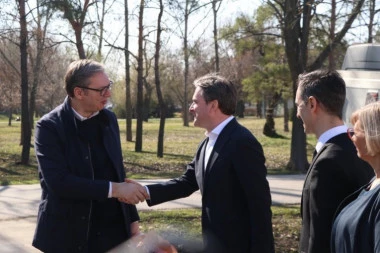 UHVATIĆEMO BARABU DANAS! Selaković se pridružio Vučiću u Kovačici, predsednik mu poručio - Našli smo ga na snimku!