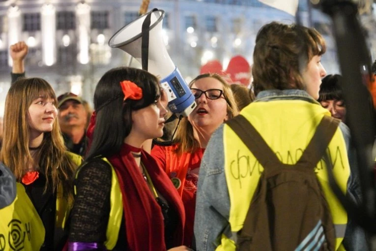 NOSILI ZASTAVU TERORISTIČKE ORGANIZACIJE NA PROTESTU: Tužilaštvo naložilo istragu