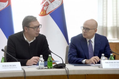 VUČEVIĆ: Važno što je Vučić trenutno u SAD i što će 9. maja biti u Moskvi!