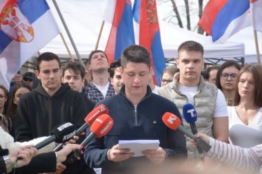 NAPAD NA STUDENTE U PIONIRSKOM PARKU JE ZLOČIN IZ MRŽNJE! Pozivamo rektora Đokića da osudi stravičan čin!