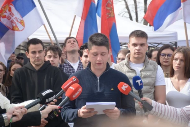 KADA ĆE REDOVNA NASTAVA BITI POKRENUTA?! Studenti koji hoće da uče pisali REKTORIMA, DEKANIMA I DIREKTORIMA FAKULTETA U BLOKADI (VIDEO)