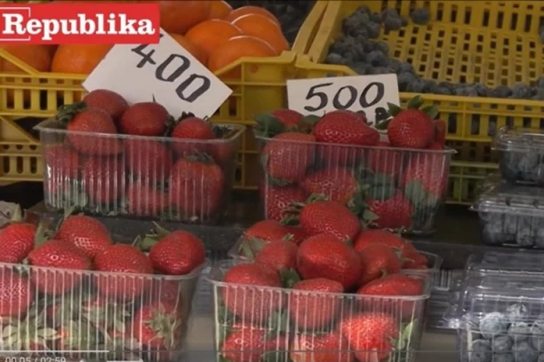 BILI SMO NA PIJACI I ŠOKIRALI SE CENOM: Više ne kupujem jagode na kilogram, nego na komad! (FOTO/VIDEO)