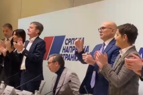 OBRAĆA SE VUČIĆ! Počela sednica GO SNS! (VIDEO/FOTO)