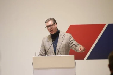 DOK SAM ŽIV NEĆU PRIHVATITI PRELAZNU VLADU! Vučić: Ne dam da otmu državu!