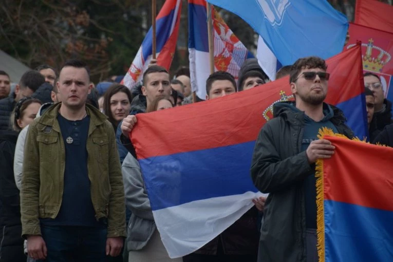 "ŠKOLOVANA OMLADINA JE NAJJAČE ORUŽJE 21. VEKA!" Ratni veterani poručili: I mi smo roditelji, došli smo ovde da podržimo studente i decu koja hoće da UČE