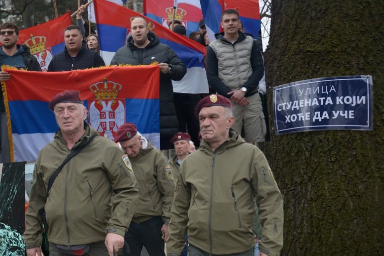 GROMOGLASAN APLAUZ ODZVANJA PIONIRSKIM PARKOM! Ratni veterani obišli okupljene, dali podršku onima koji žele da uče! (VIDEO)