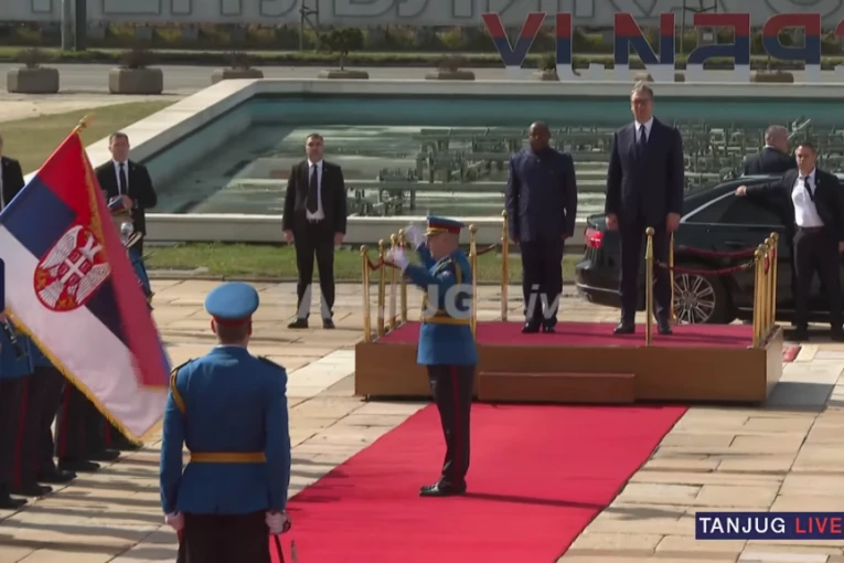 SVEČANA CEREMONIJA PRIJEMA SA VOJNIM POČASTIMA! Predsednik Vučić dočekuje predsednika Burunija u Palati Srbija! (VIDEO)