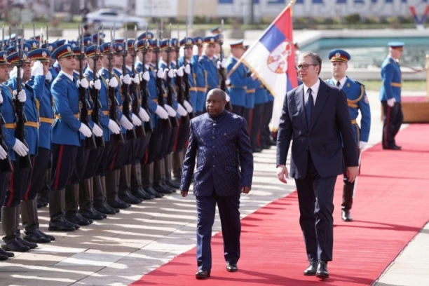 SVEČANA CEREMONIJA PRIJEMA SA VOJNIM POČASTIMA! Predsednik Vučić dočekao predsednika Burundija u Palati Srbija!