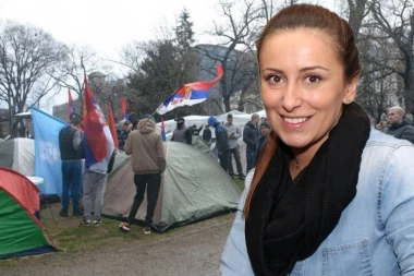 PROSLAVLJENA REPREZENTATIVKA SRBIJE STALA UZ STUDENTE: Lično se uverila kako žive u Pionirskom parku (VIDEO)