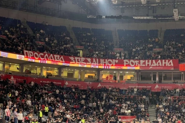 NAVIJAČI POSLALI JASNU PORUKU  IZ ARENE: Ovo svi Zvezdaši morjau da znaju! (FOTO GALERIJA)